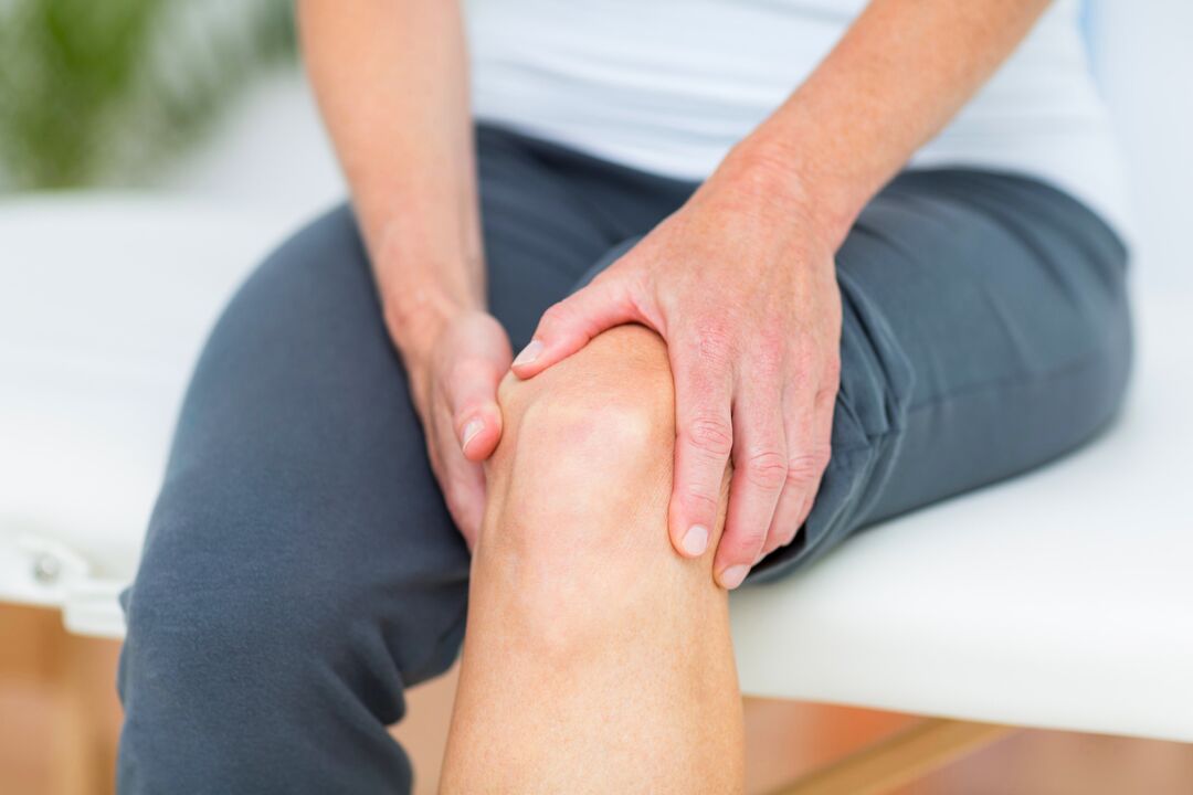 Багато людей відчувають біль у суглобах рук та ніг